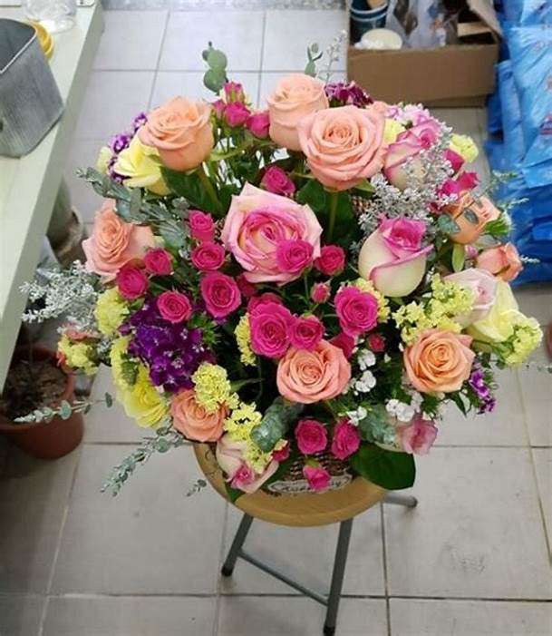 Ένα μεγάλο μπουκέτο λουλουδιών παζλ online