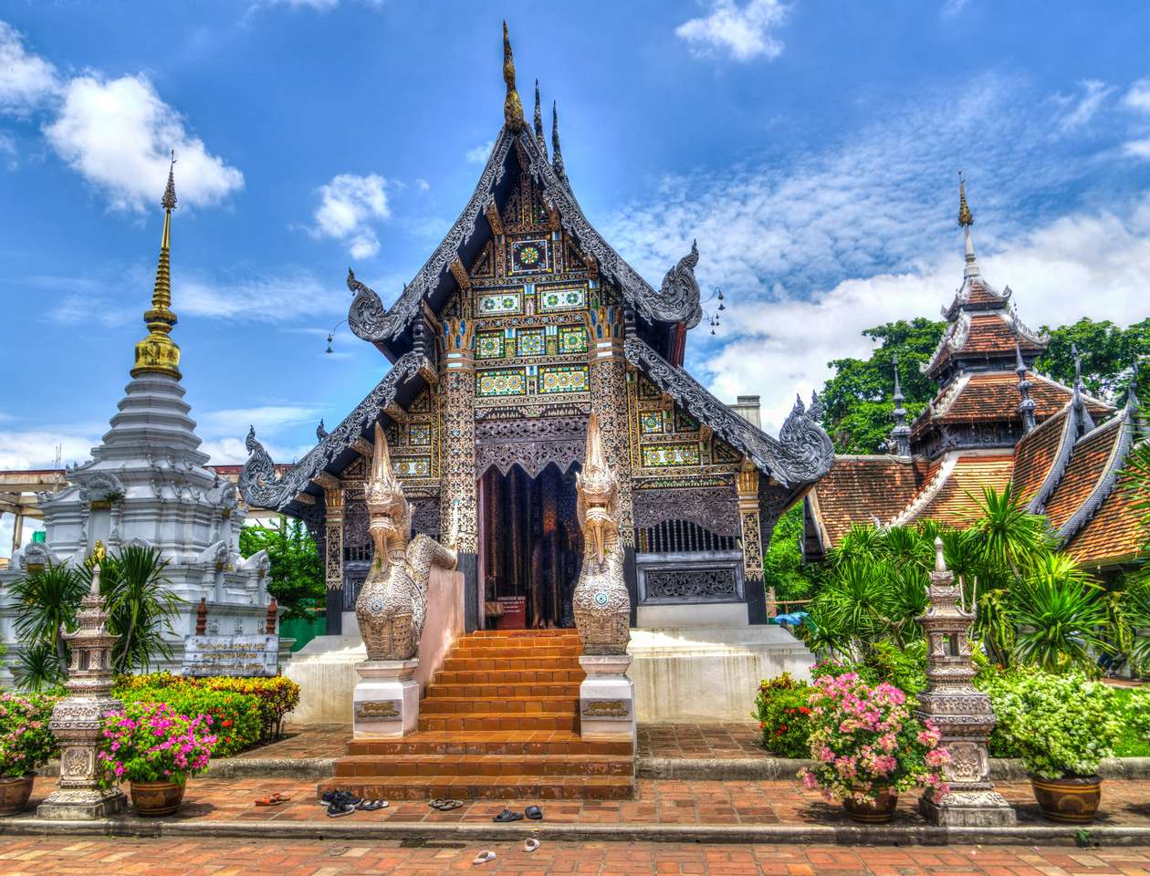Ταϊλάνδη - Ναός Τσιάνγκ Μάι, όμορφο κτίριο παζλ online