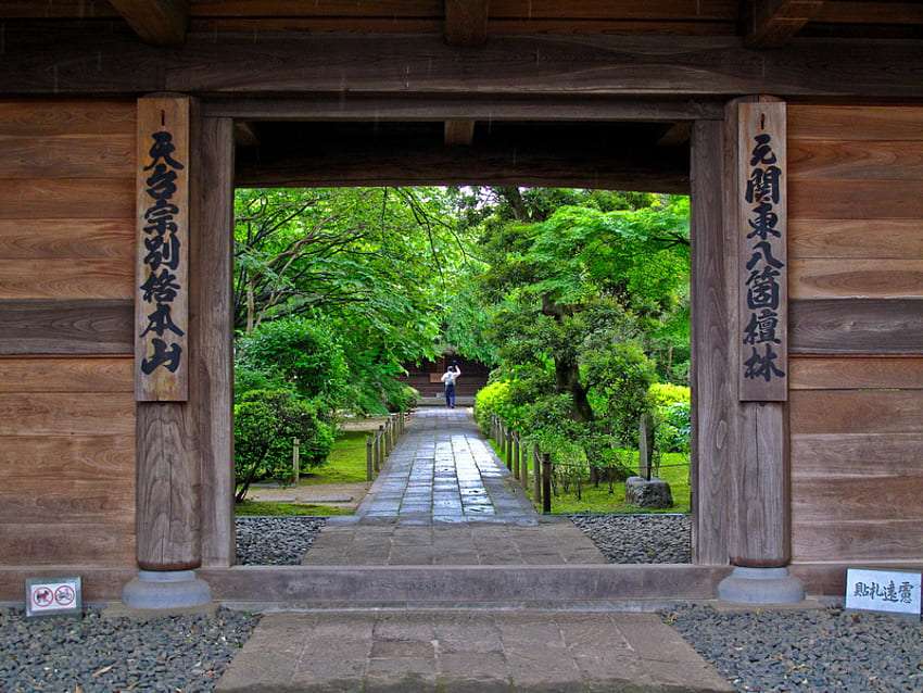 Une porte de jardin atypique pour un jardin japonais puzzle en ligne