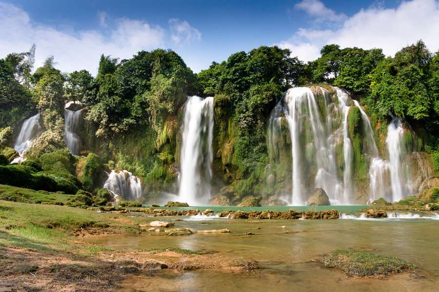 Wasserfall auf der Halbinsel Indochina Online-Puzzle