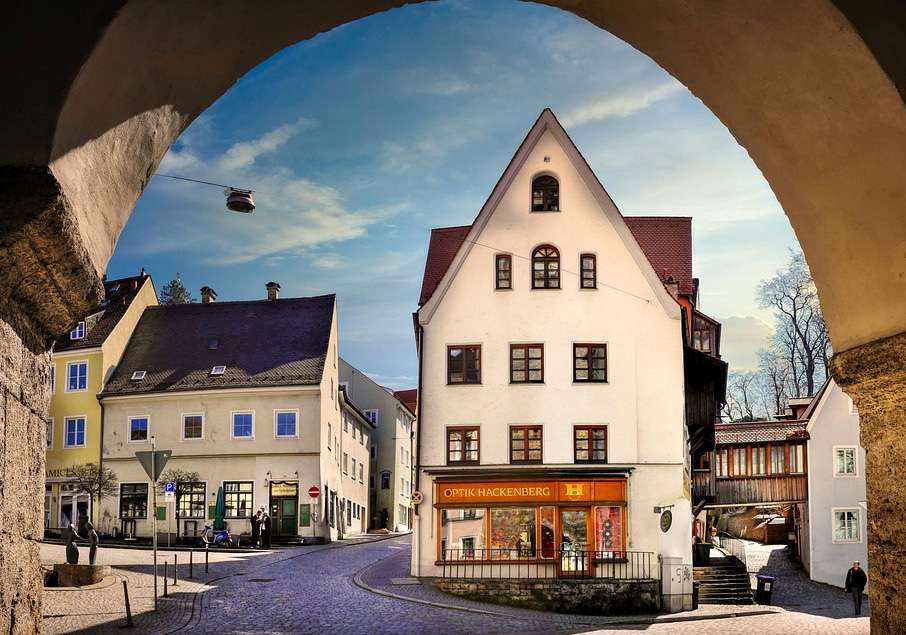 Die Stadt Landsberg in der Abenddämmerung Online-Puzzle