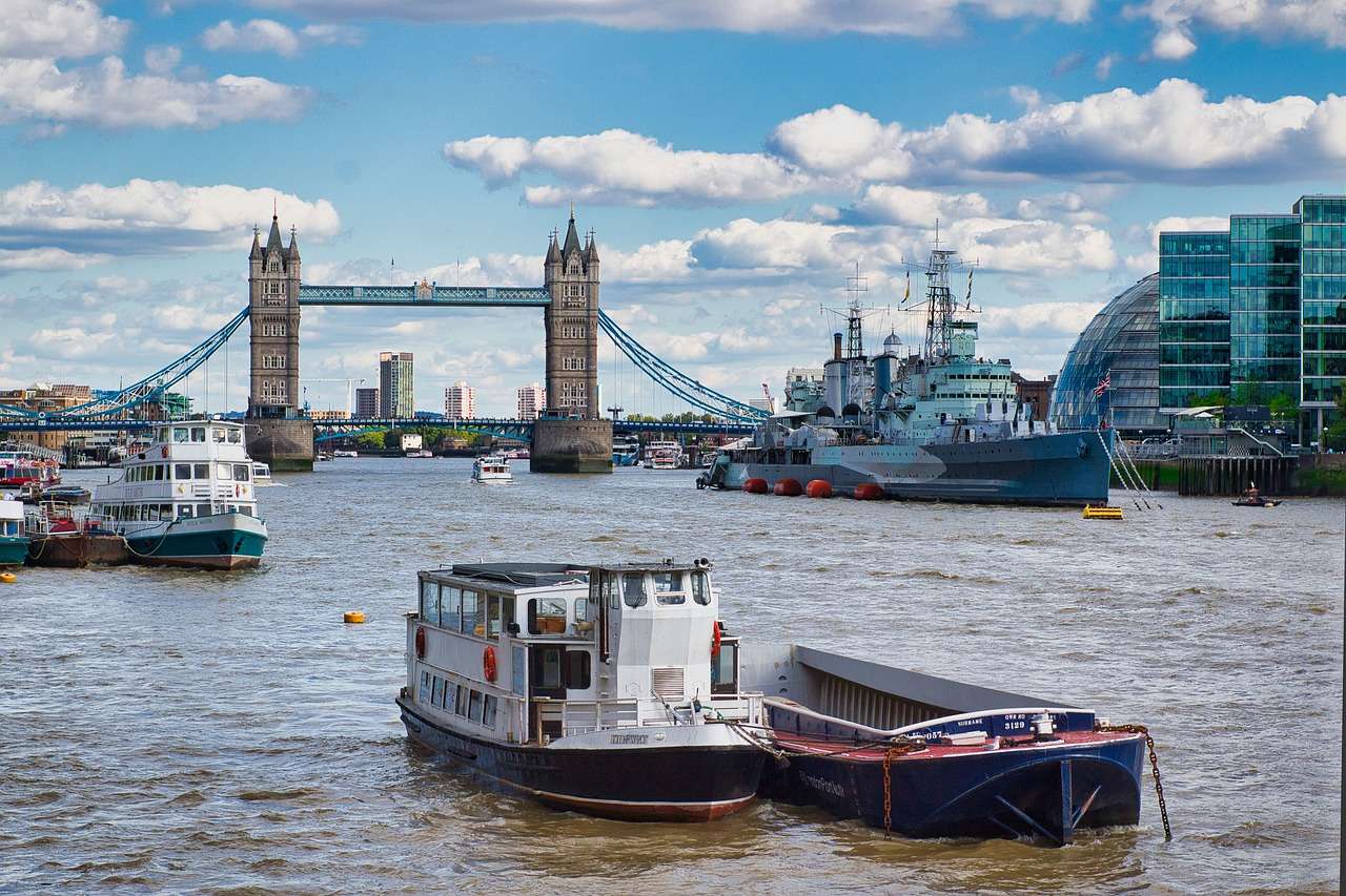 London Thames pussel på nätet