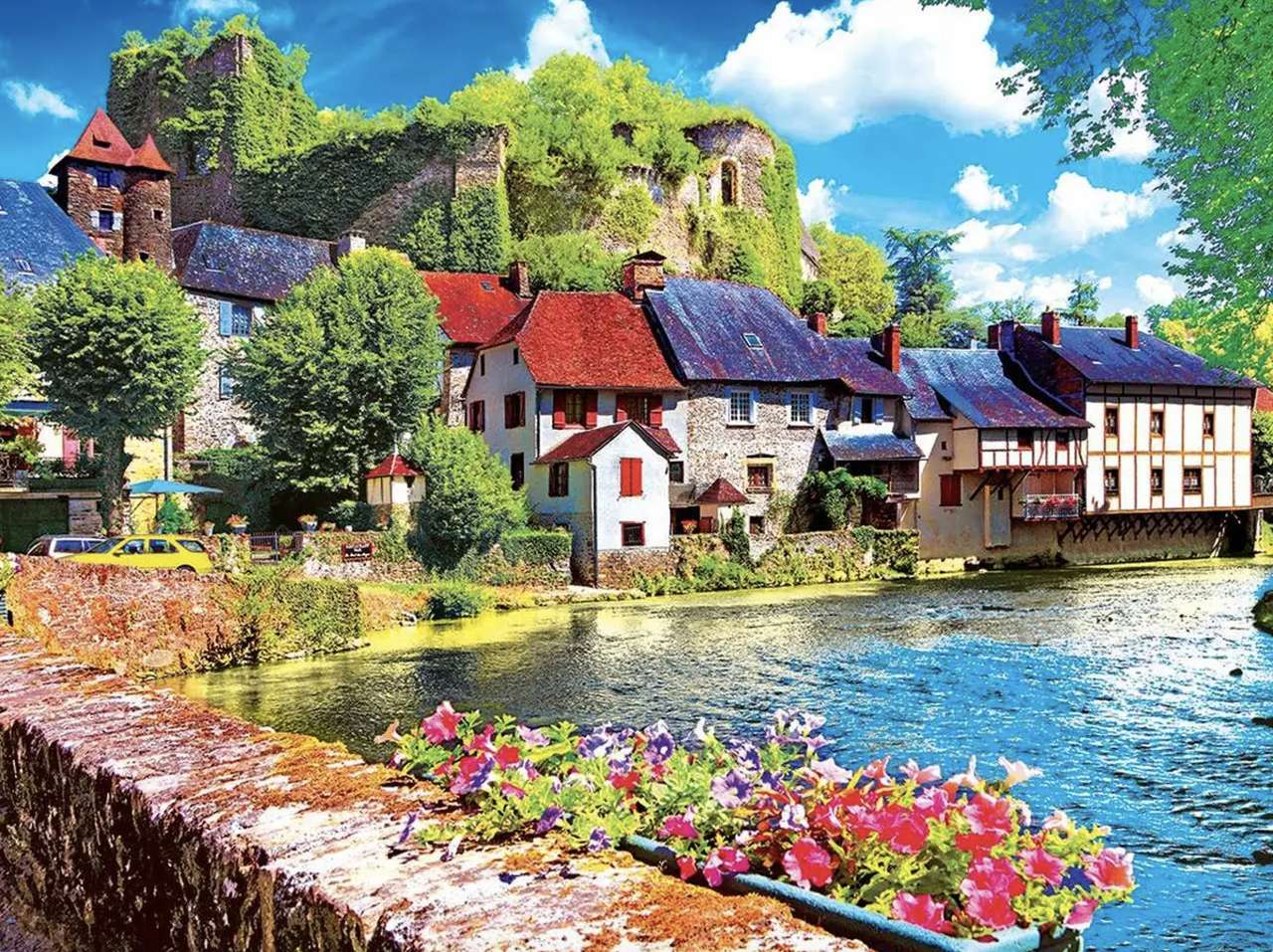 Francie-zřícenina hradu Segur-le-Chateau v malé vesnici skládačky online