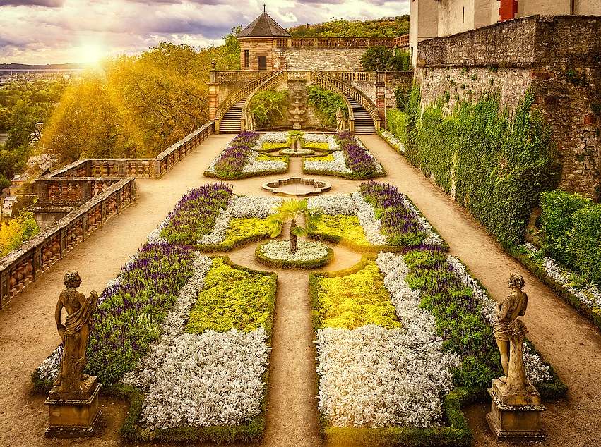 Barokní zahrada v paprscích vycházejícího slunce online puzzle