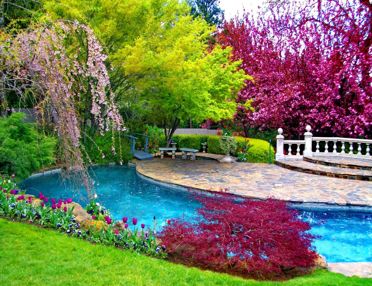 Τα χρώματα της φύσης σε έναν όμορφο κήπο παζλ online
