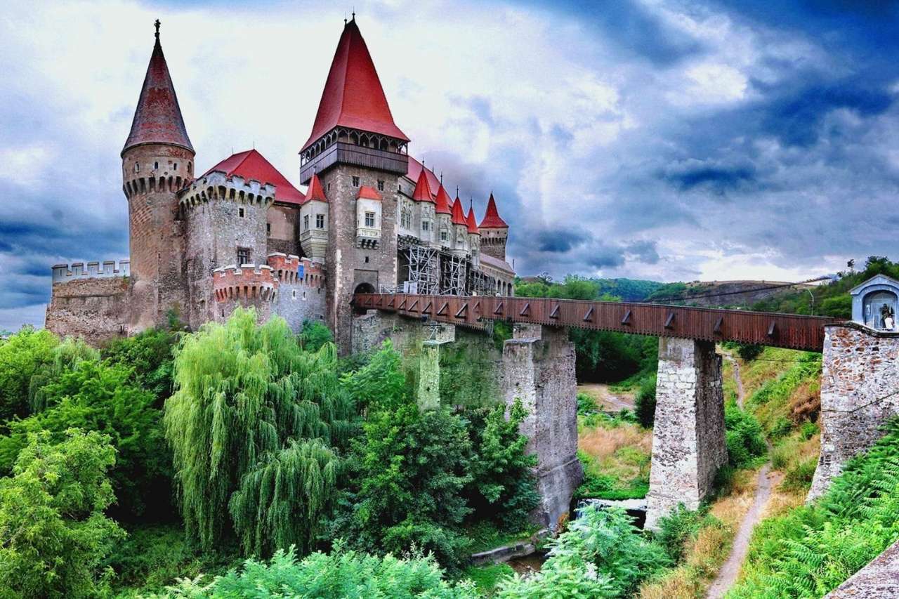 Румыния-Трансильвания-Замок Корвин с мостом онлайн-пазл