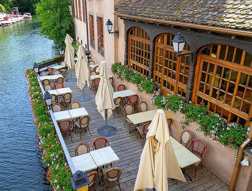 Restaurant au bord du lac - Alsace (France) puzzle en ligne