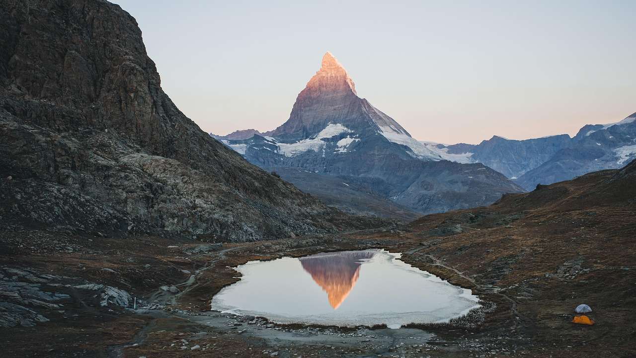 Matterhorn Suíça Lago Alpes Topo Montanha Natureza puzzle online
