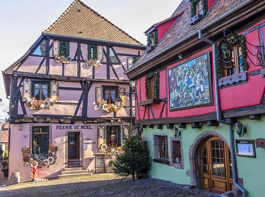 Vackra hus i Riquewihr (Alsace, Frankrike) pussel på nätet