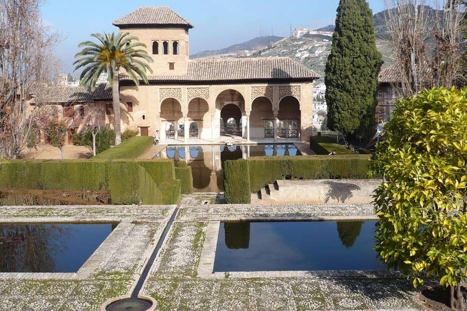 Grote villa met zwembad online puzzel