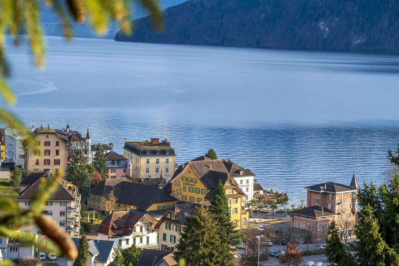 Городок на озерах. Озеро Люцерн Швейцария. Цуг. Tubing Lake Luzerne.