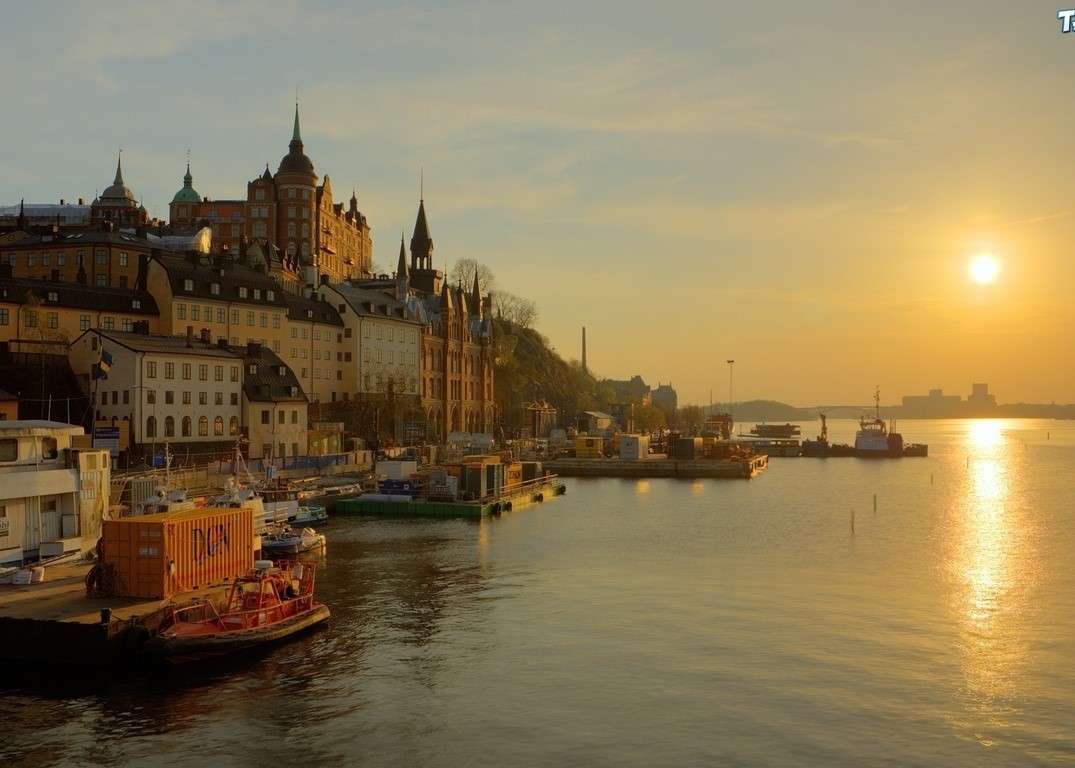 Stockholmskusten vid soluppgången Pussel online