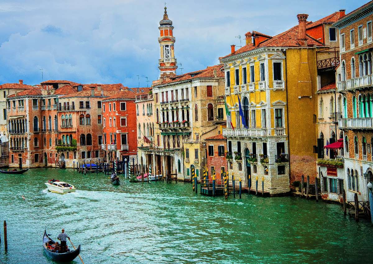 Itália-Tement casas no canal, estrada só de água puzzle online