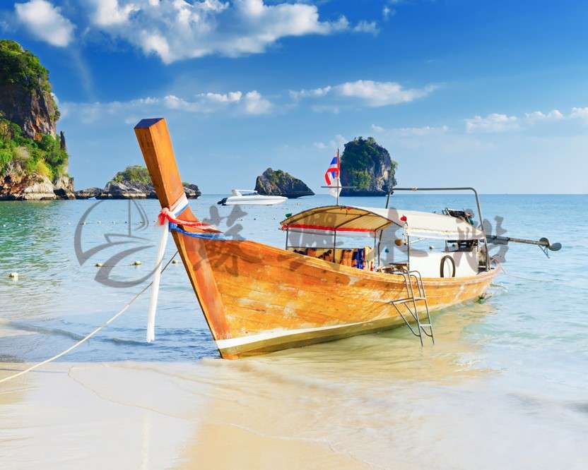 Човен на березі пляжу пазл онлайн