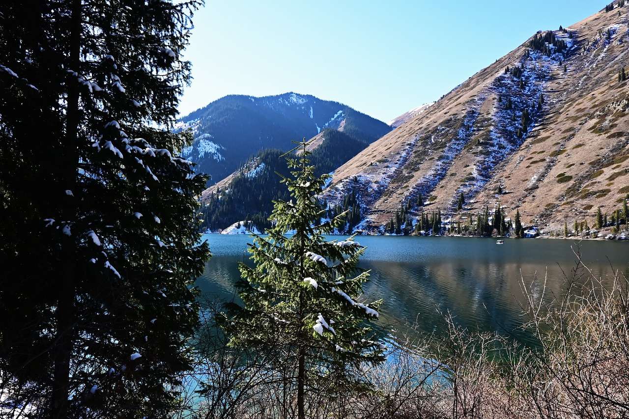 montañas del lago rompecabezas en línea