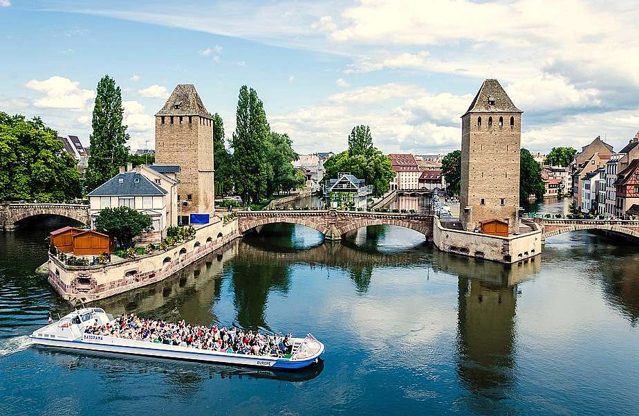 Огляд визначних пам'яток Страсбурга (Франція) з палуби корабля пазл онлайн
