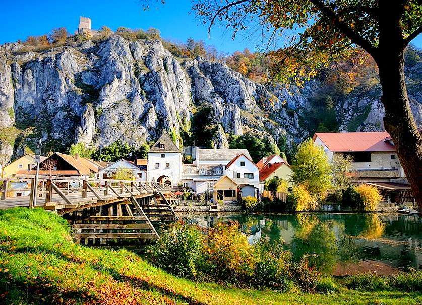 Bavorská vesnice na řece Altmühl (Německo) online puzzle