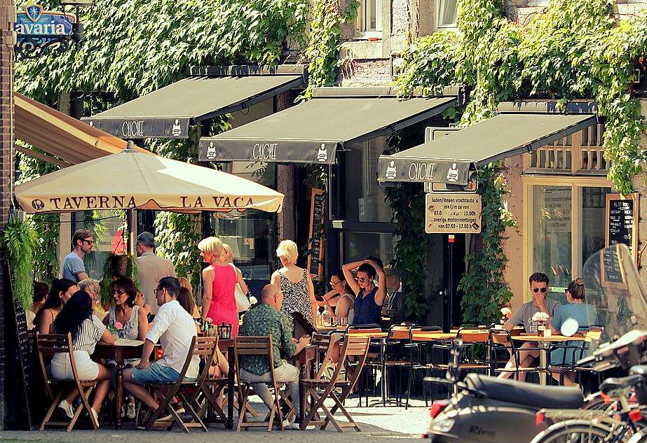 Café et taverne dans un jardin (Pays-Bas) puzzle en ligne