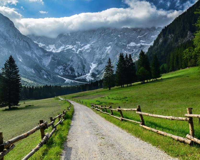Път в планинска долина онлайн пъзел