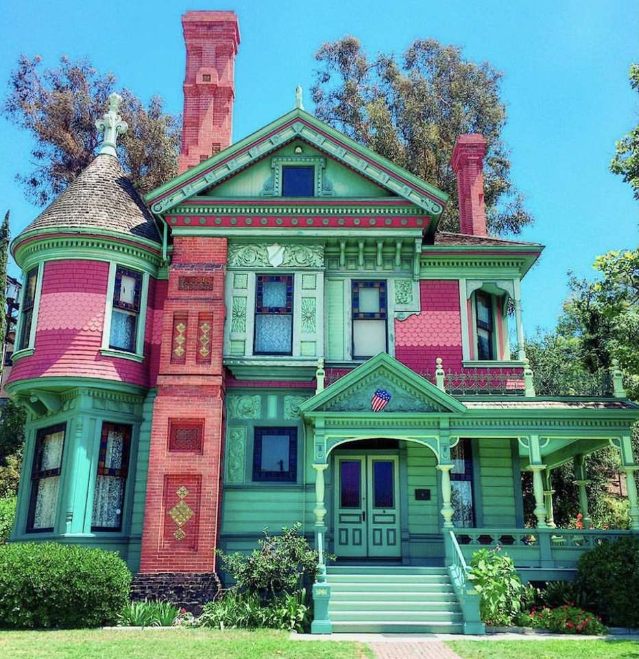 Casa tipo victoriana en colores encantadores rompecabezas en línea