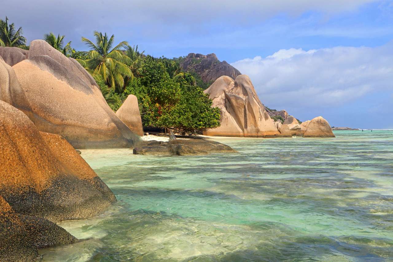 Spiaggia superba delle Seychelles puzzle online