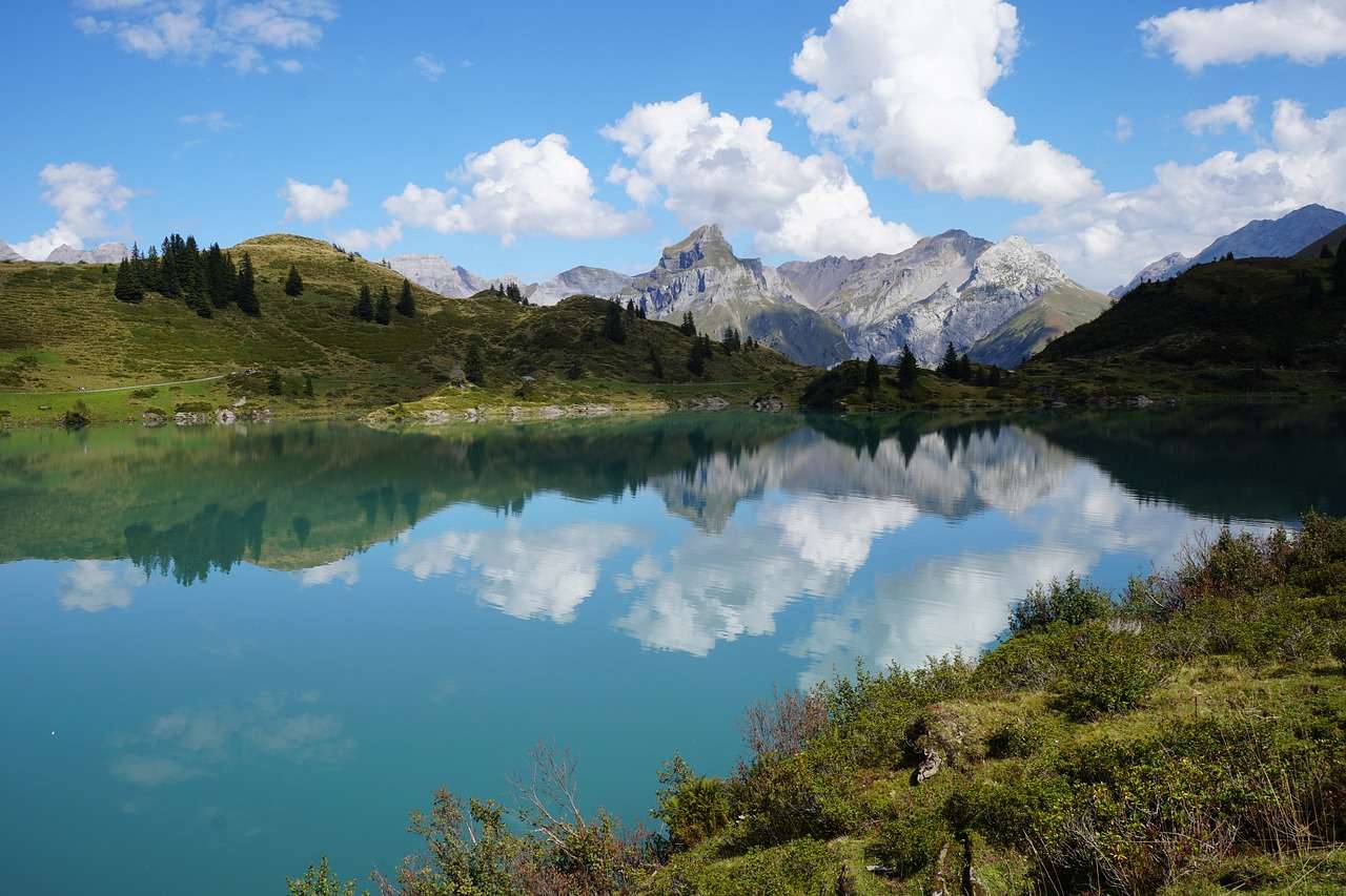 Пейзаж Швейцарии пазл онлайн