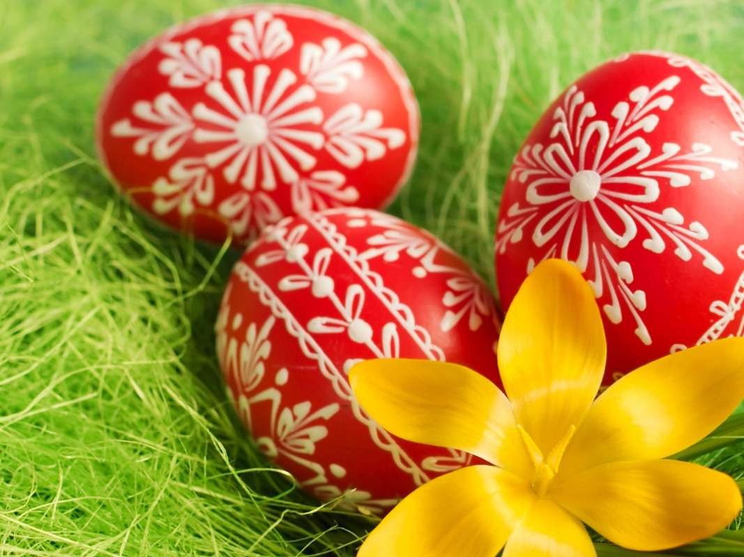 Červená velikonoční vejce skládačky online