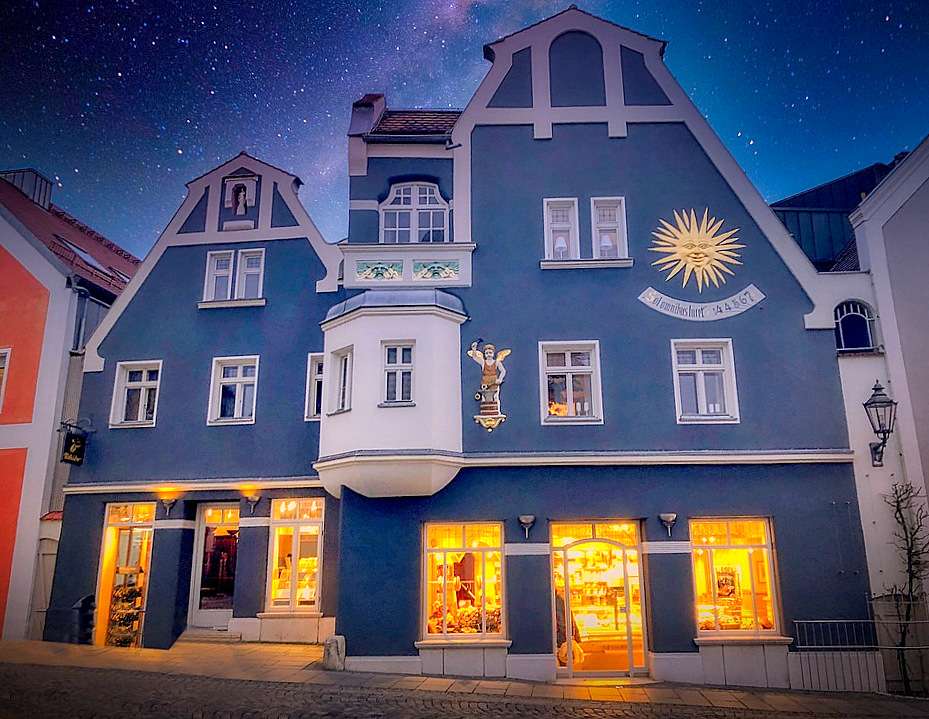 Звездная ночь в Абенсберге (Германия) онлайн-пазл