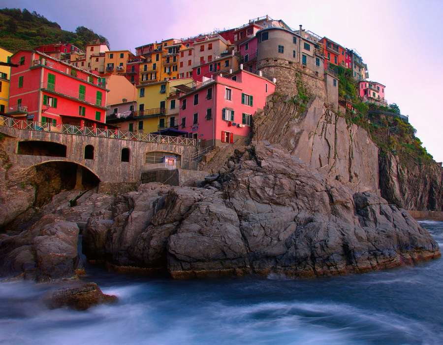 Italië - Manarola, een charmante badplaats op de rotsen online puzzel