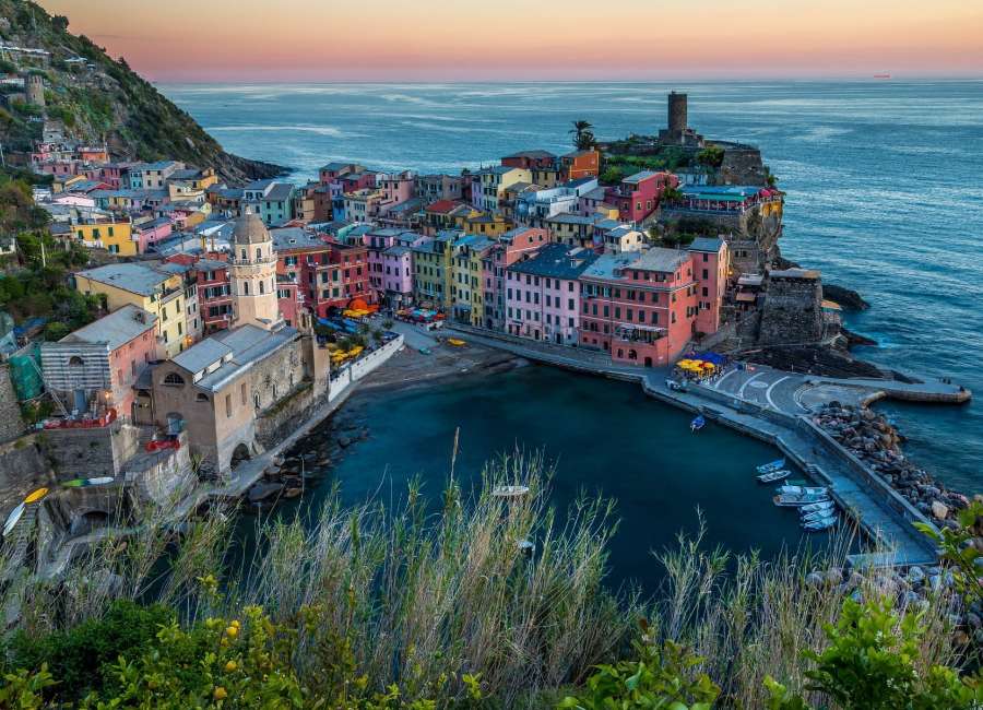 Itálie-Vernazza-nádherné městečko skládačky online