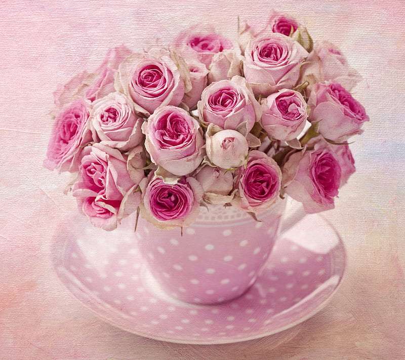 Розови рози в симпатична розова чаша онлайн пъзел