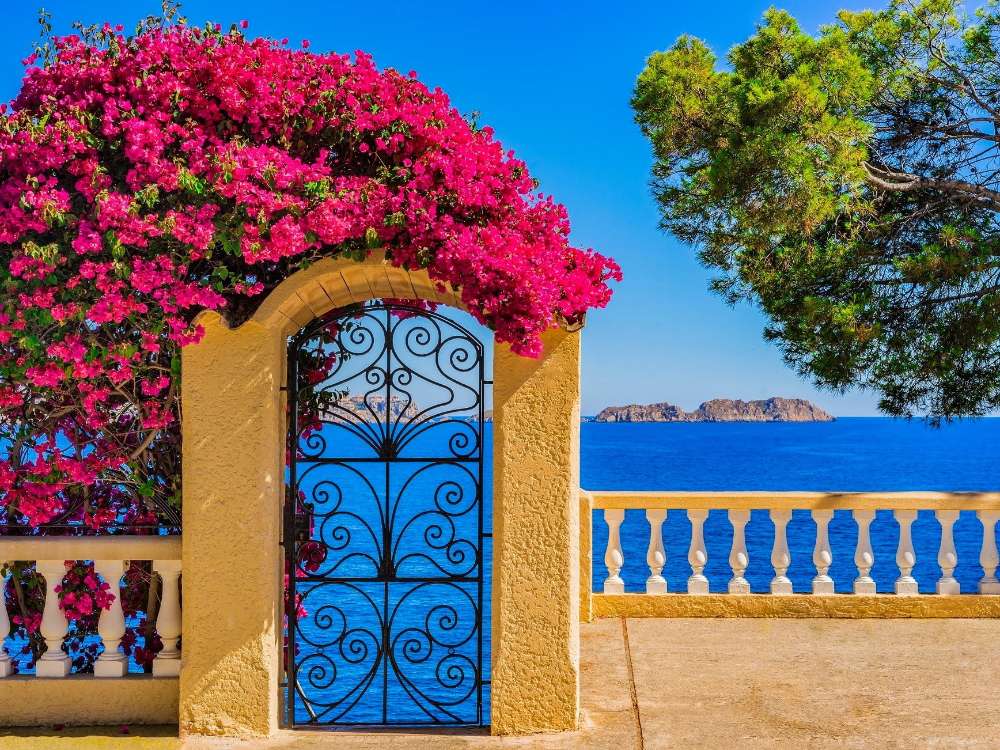 Vue idyllique sur la côte méditerranéenne puzzle en ligne