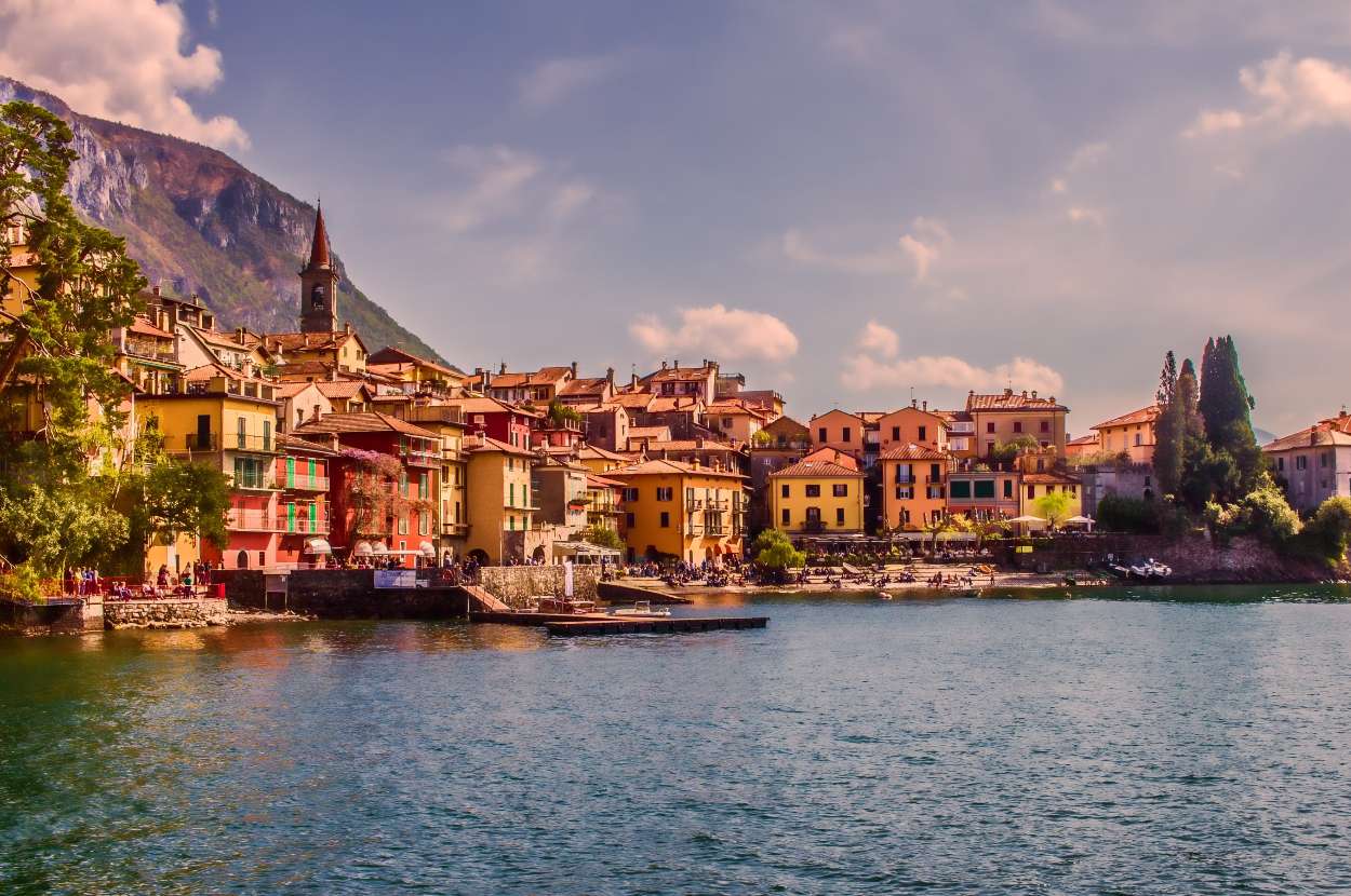 Varenna è una ridente cittadina sul Lago di Como puzzle online