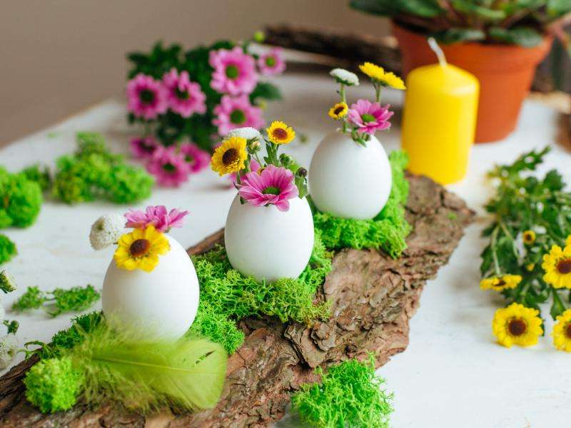 Äggskal dekoration på bordet pussel på nätet