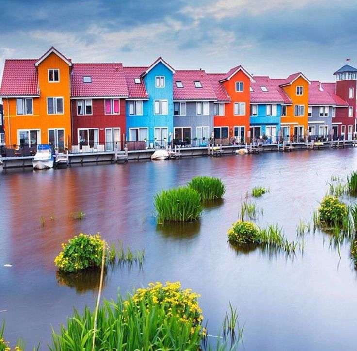 Разноцветные дома в Нидерландах онлайн-пазл