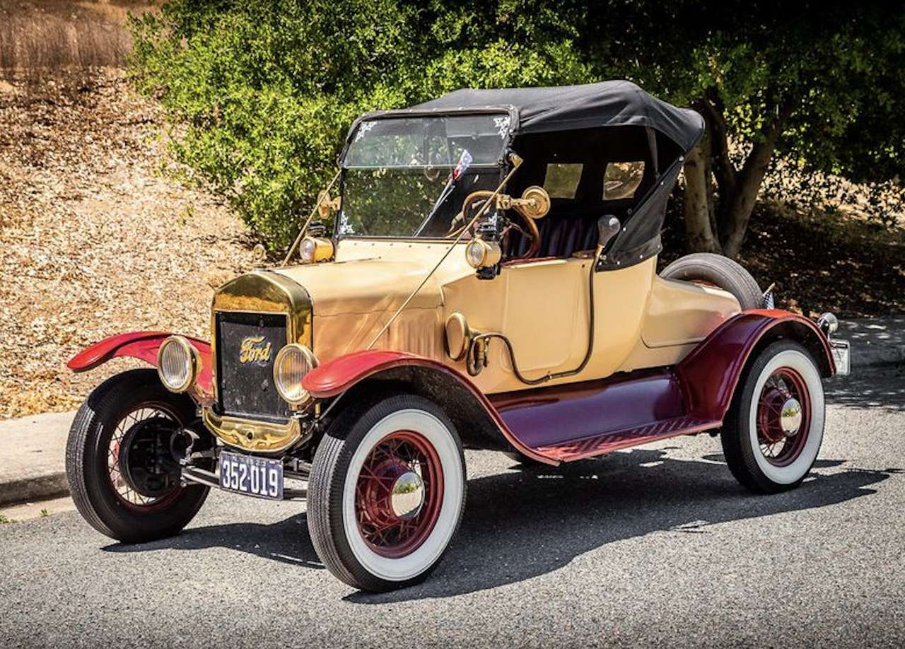 Малолитражка Ford Model T 1923 года выпуска пазл онлайн