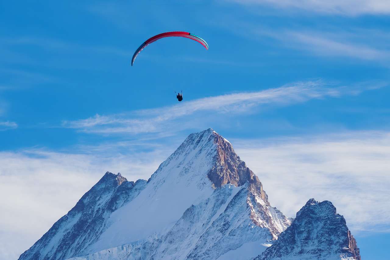 Парапланеризъм Швейцарски Алпи онлайн пъзел