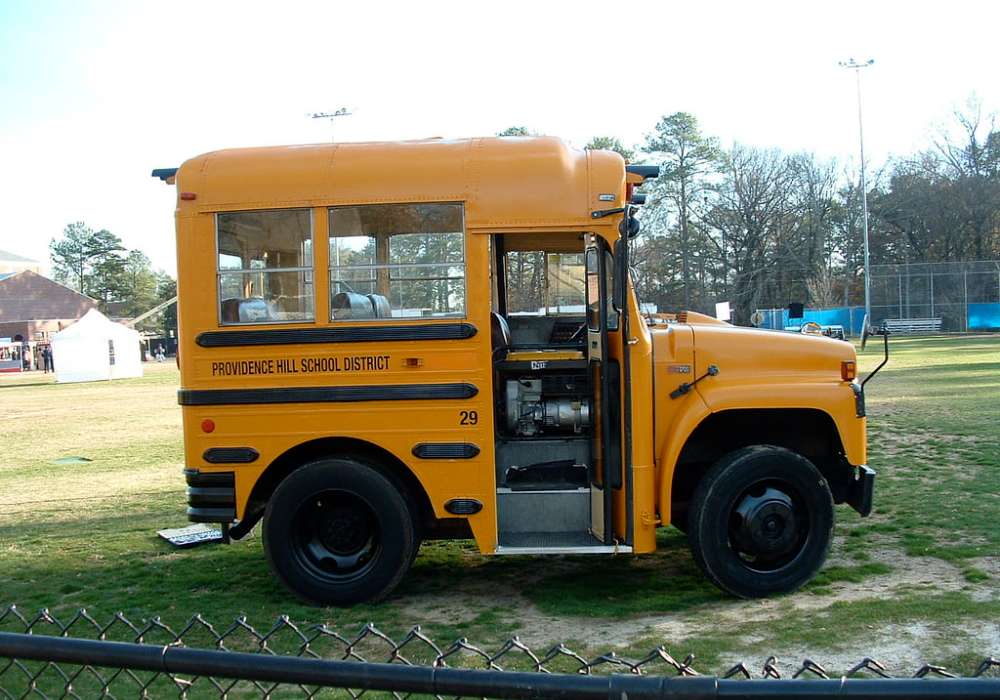 Маленький школьный автобус :) онлайн-пазл