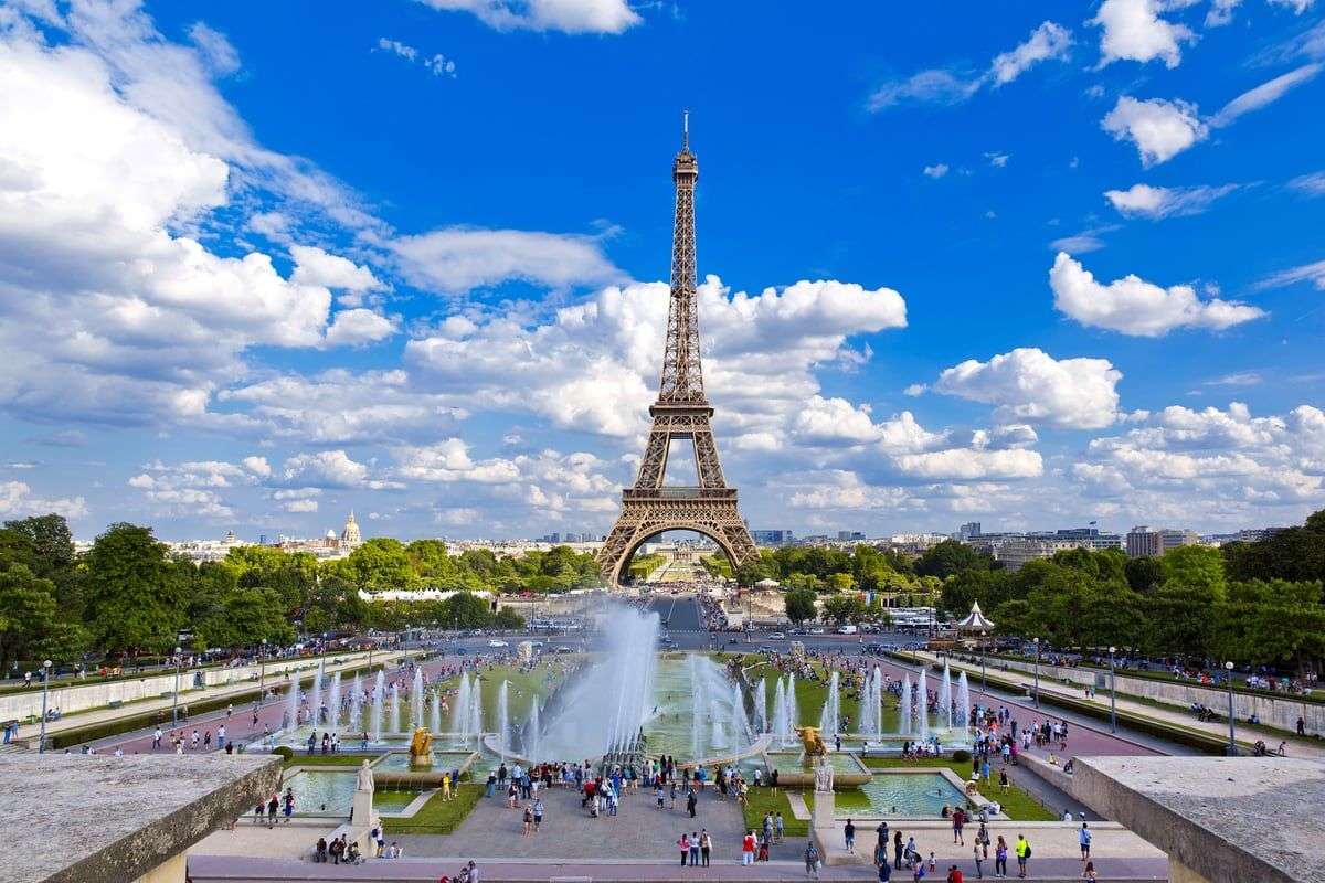 Парижская башня онлайн-пазл
