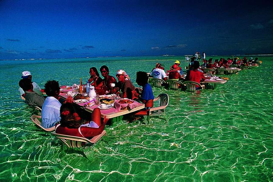 Pranzo retrò in mare - Bora Bora, anni '70 - adorabile puzzle online
