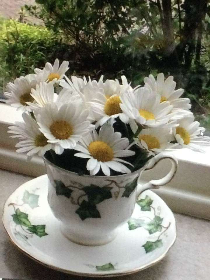 Pretty bouquet of daisies online puzzle