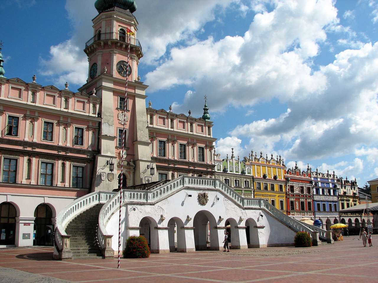 Zamosc városközpontja Lengyelországban online puzzle