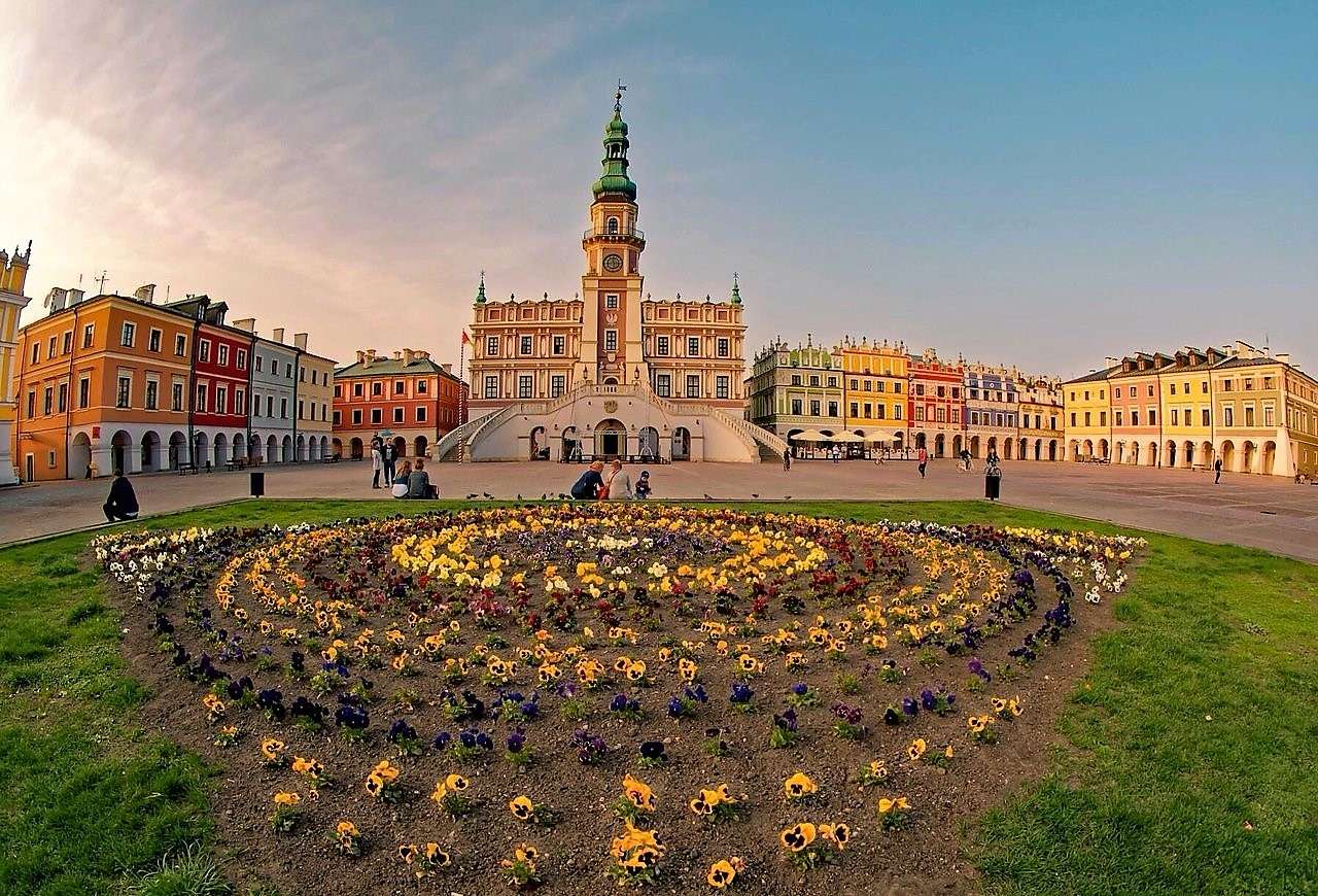 Центр города Zamosc в Польше онлайн-пазл