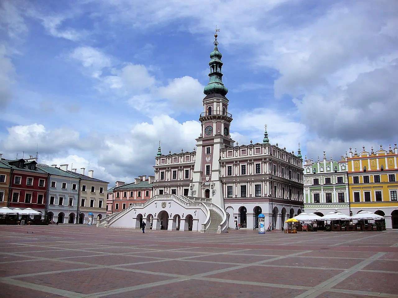 ポーランドのザモシチの市内中心部 ジグソーパズルオンライン