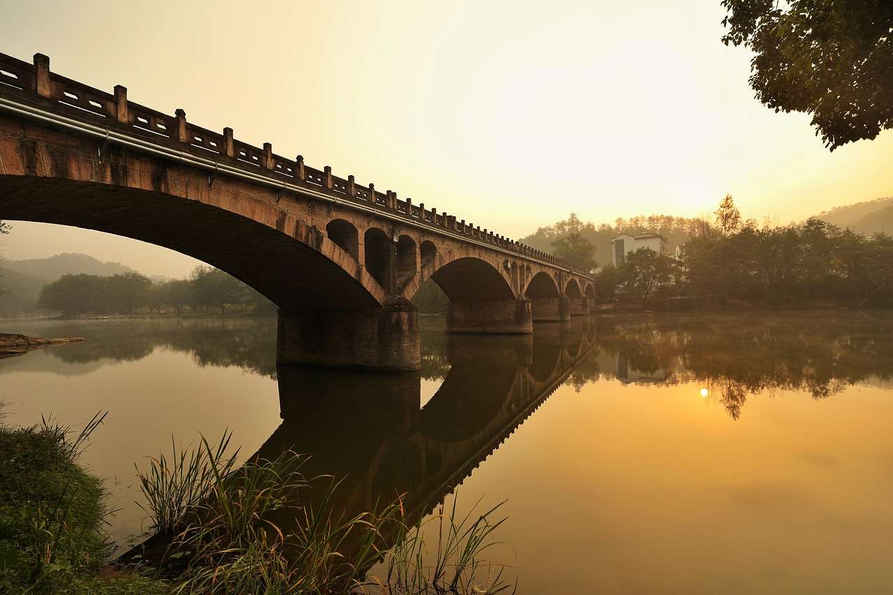 Východ slunce na mostě online puzzle