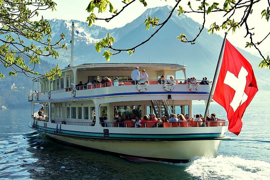Barco de vapor en el lago de Lucerna rompecabezas en línea