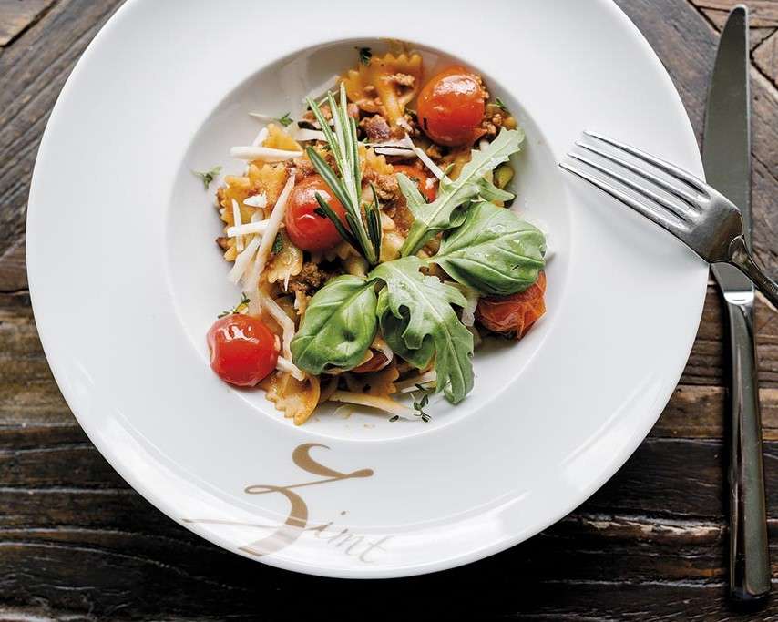 Dish with pasta and tomatoes online puzzle