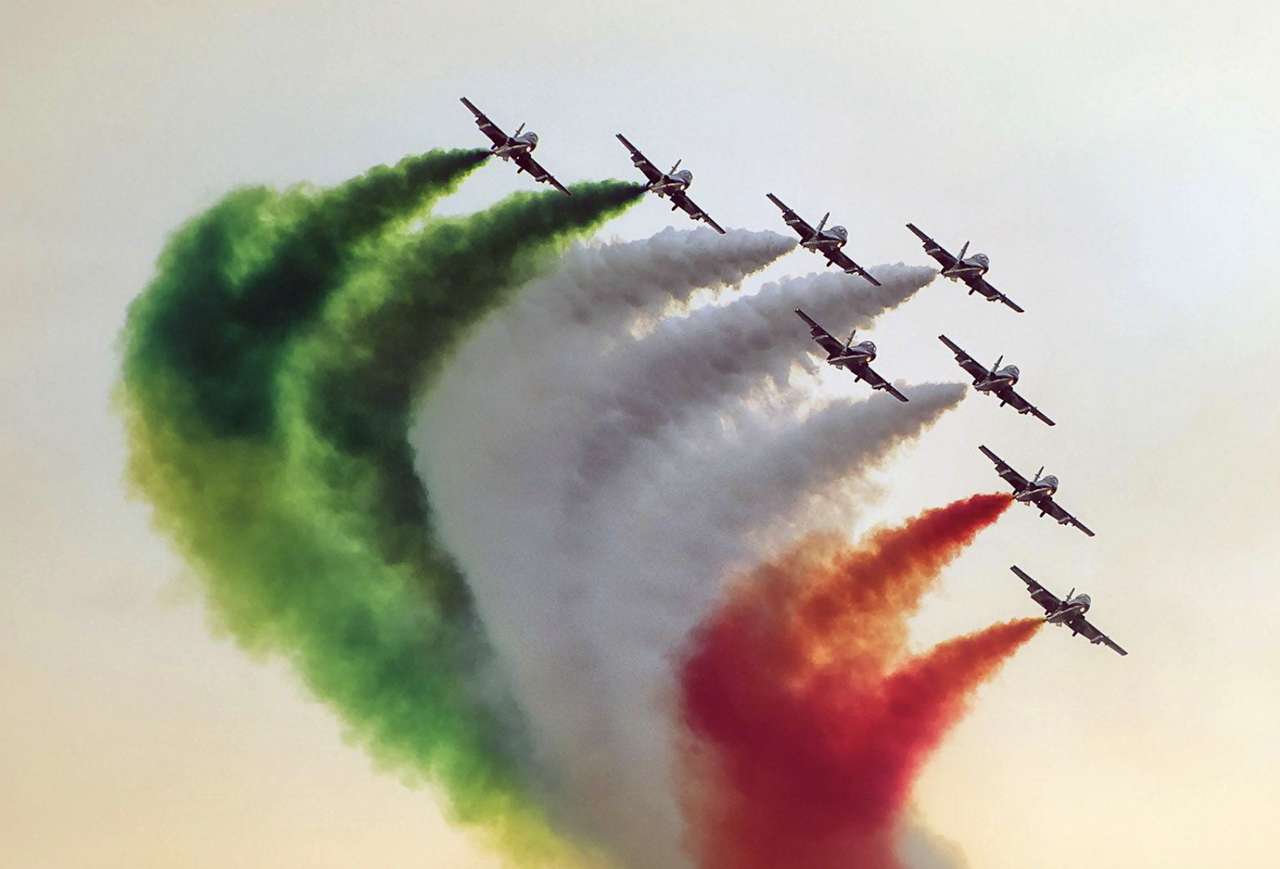 Vlajka letecké přehlídky stíhaček - indické letectvo online puzzle