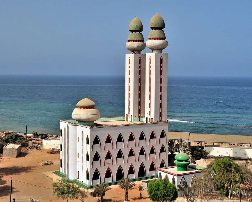 Goddelijke Moskee. Dakar. Atlantische Oceaan legpuzzel online