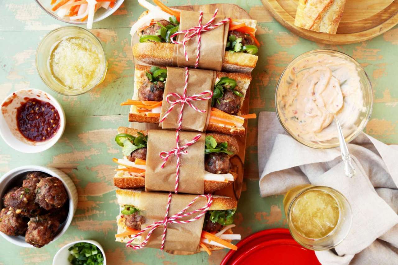 Pikantní masové koule Bahn Mi sendviče skládačky online